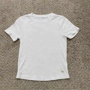 Vuori pose fitted tee